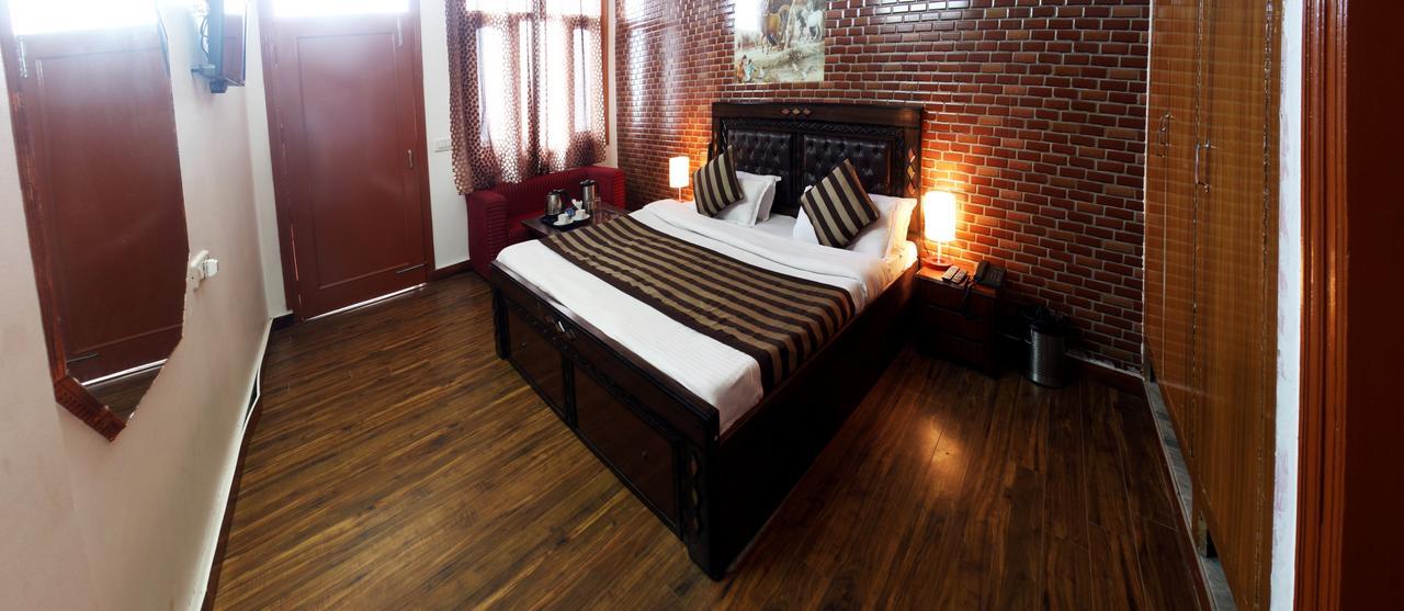 Divyansh Hotel Dharamshala Ngoại thất bức ảnh
